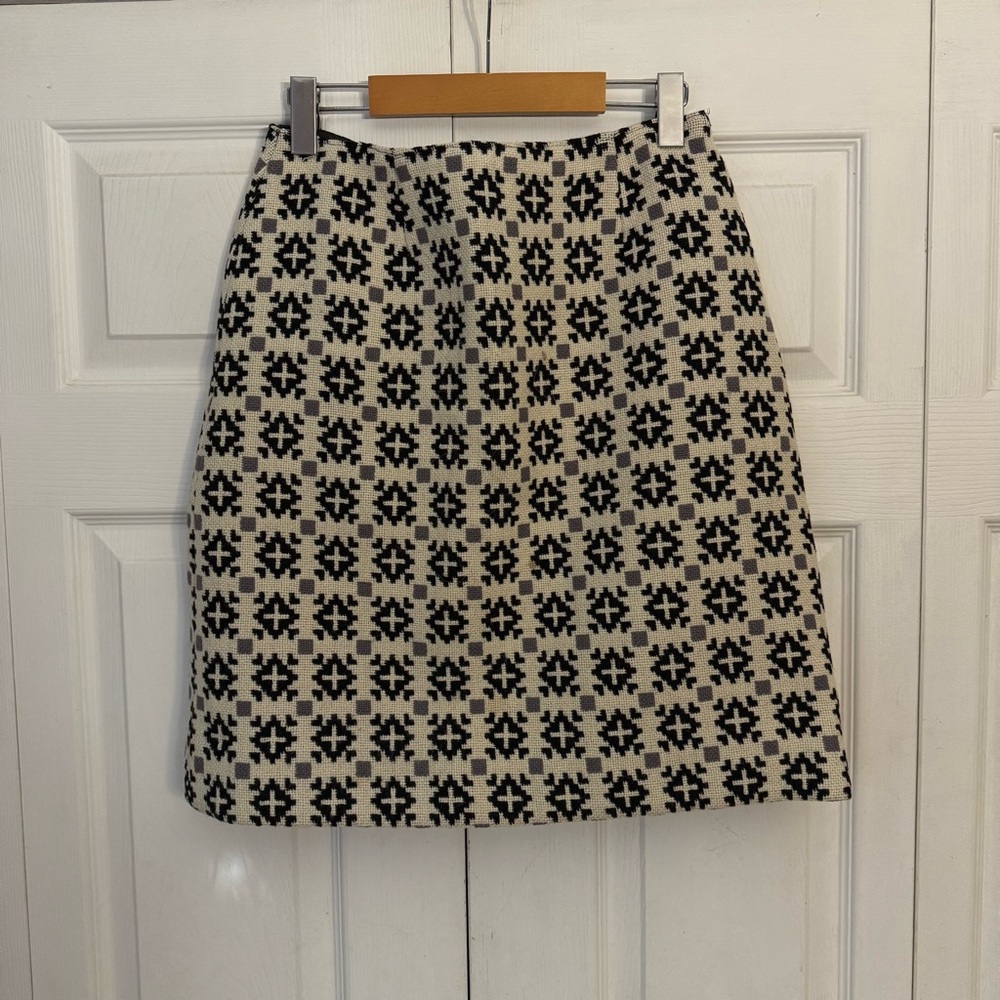 Vintage Black and Cream Mini Skirt. Freshly drycleaned.